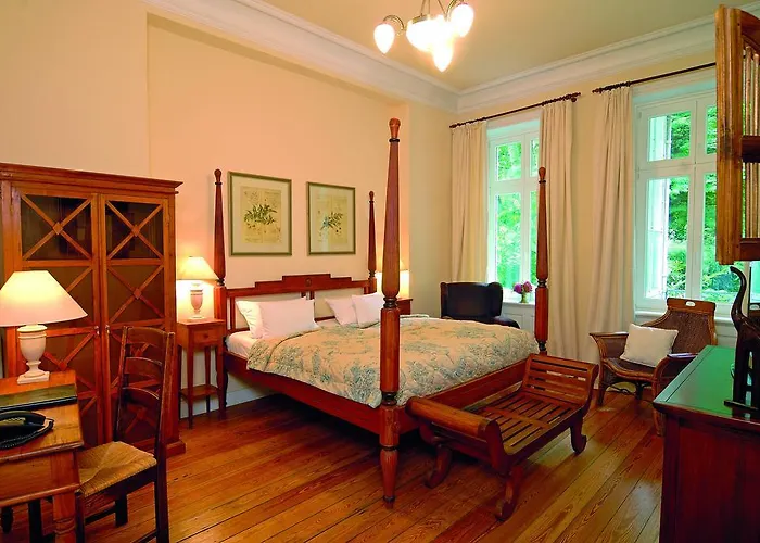 Miramar Hotel 3*